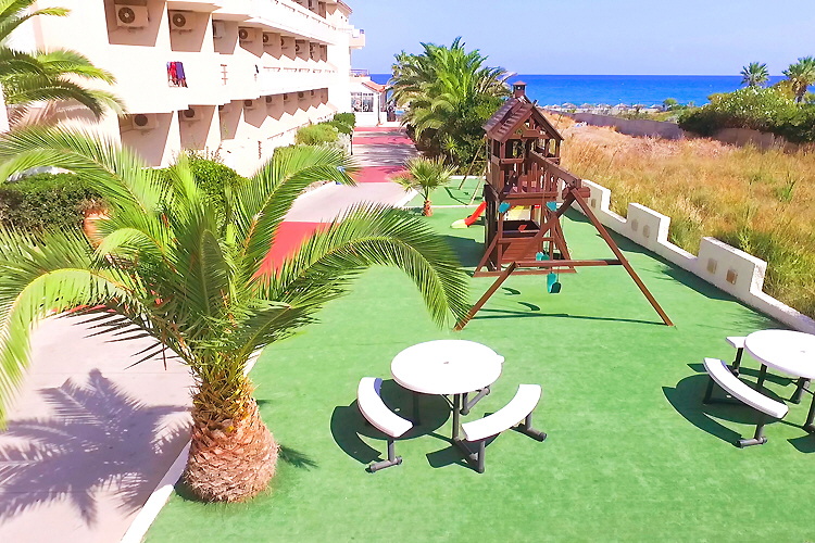 Ostseite und Spielplatz