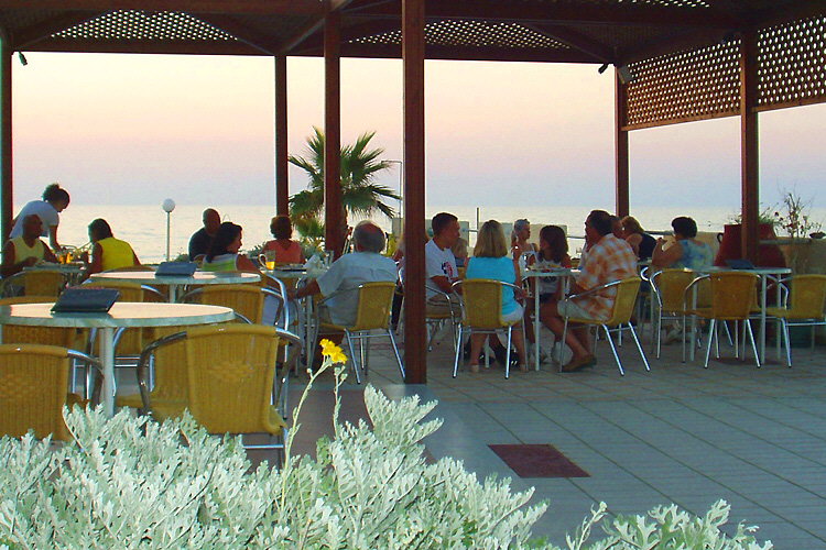 Abendd&auml;mmerung &uuml;ber der Terrasse