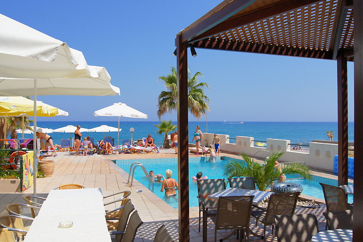 Swimmingpool und &Auml;g&auml;isches Meer