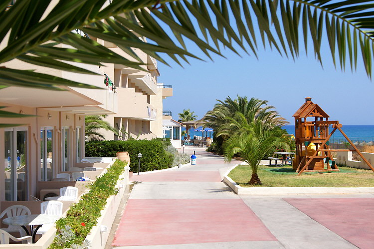 Ostseite und Spielplatz