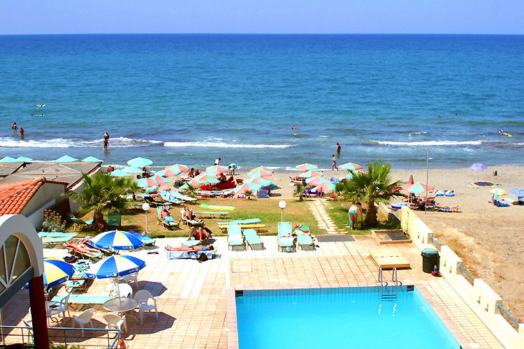 Sonnenterrasse, Strand und Meer von oben