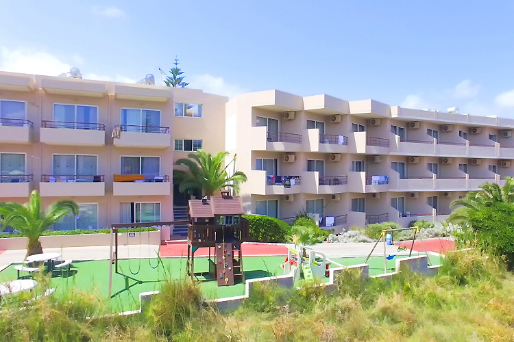 Spielplatz und Ostseite